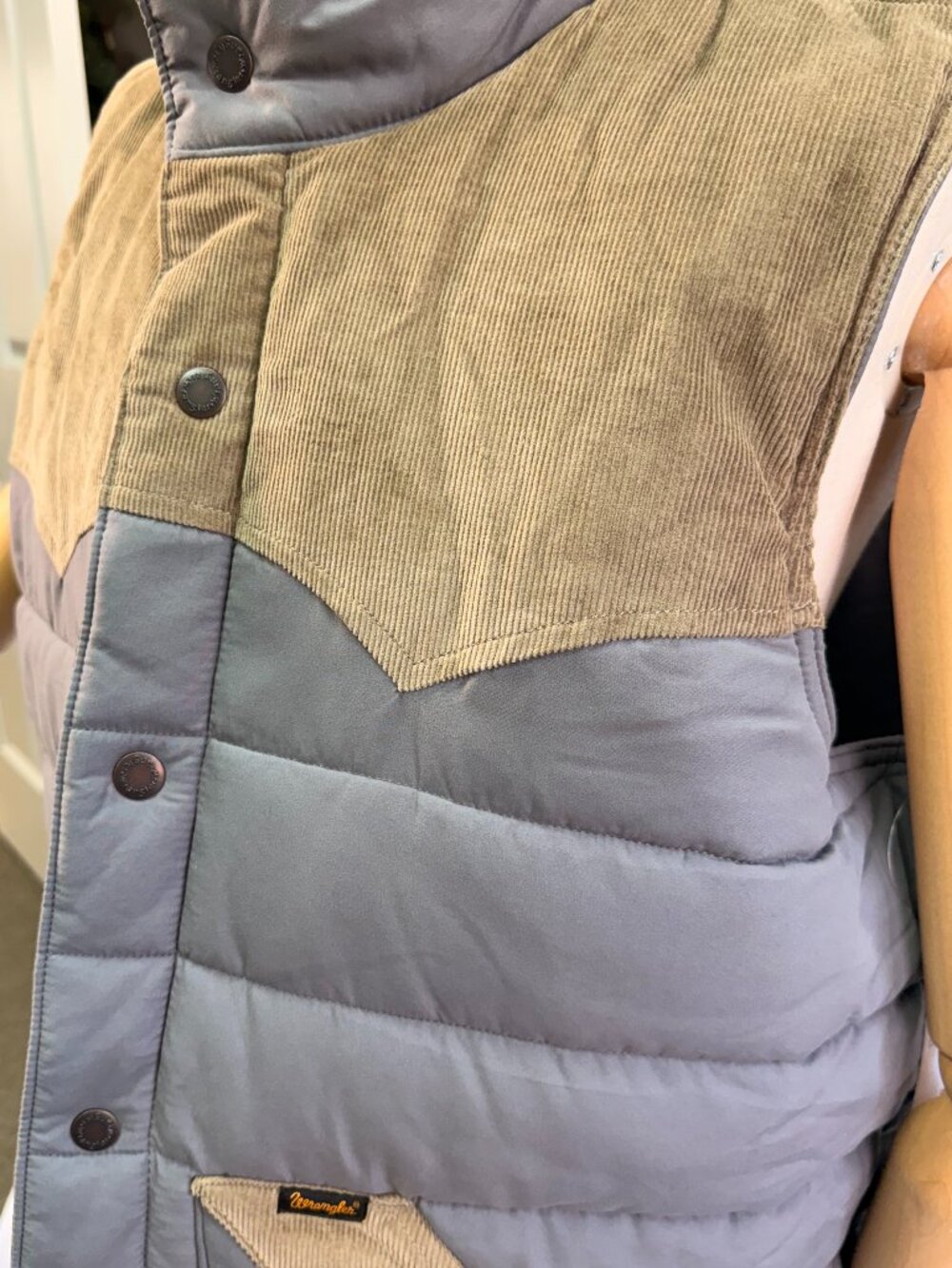 Wrangler Men’s L Corduroy Yoke Western Puffer Vest Gray Cowboy NWT